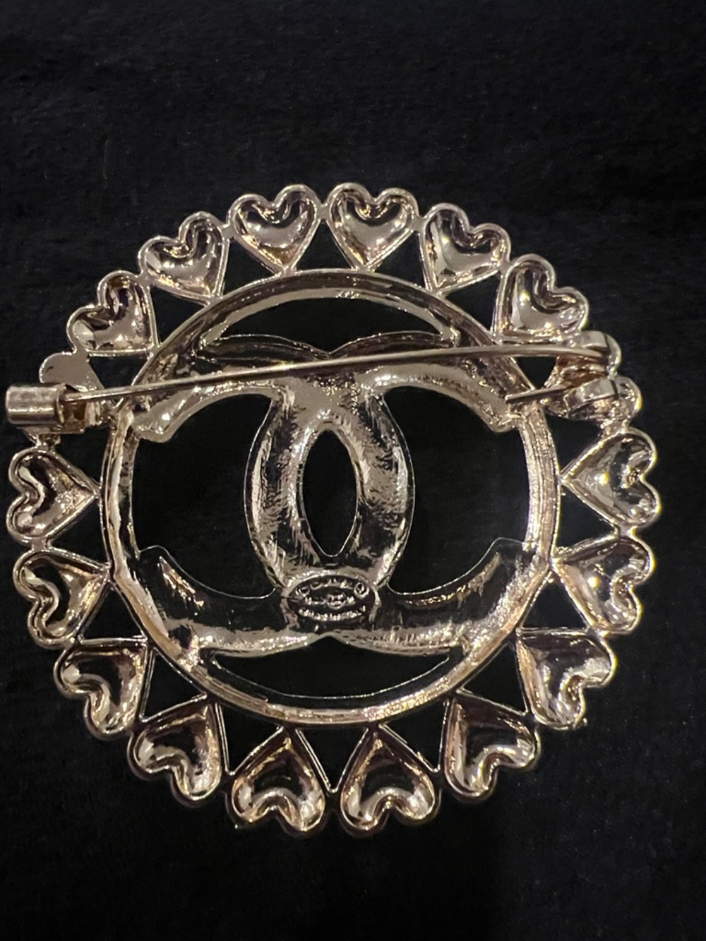 CHANEL Gold-Tone Crystal Double C Heart-Edged Circle Brooch - Picture 5 of 12